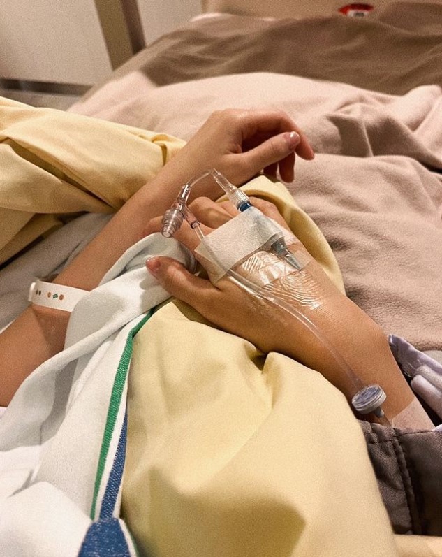 昨晚在IG曬出點滴照，自揭因盲腸炎突發入院做手術的消息。