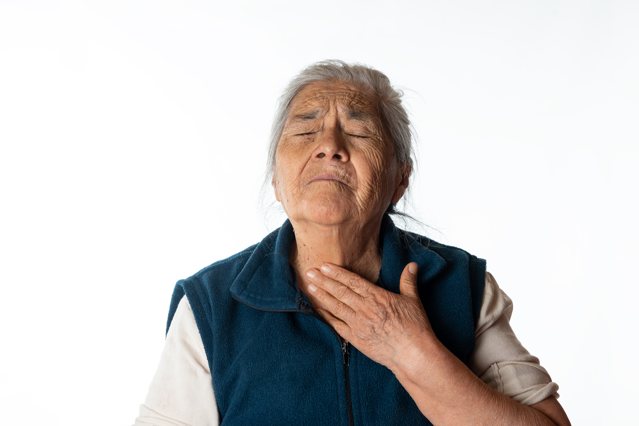 當時兒子因沒有及時給母親提供水，導致母親不幸哽到，隨後緊急送醫搶救，但最終仍不治離世。