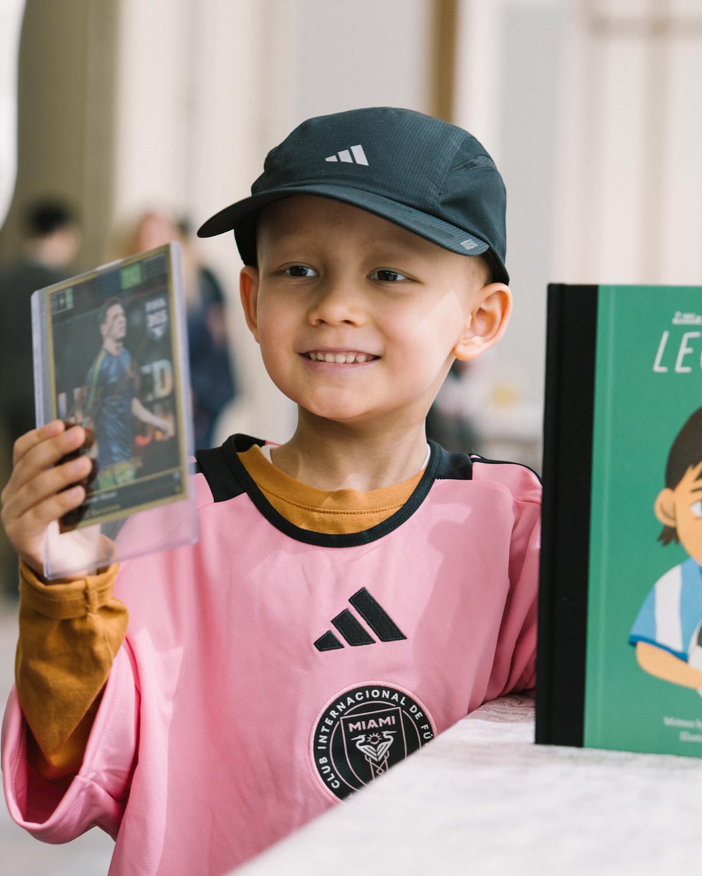 年僅5歲的Ethan雖然年齡尚小,但他心中最愛的是美斯,在現場也得到美斯的親筆簽名,成功圓夢。