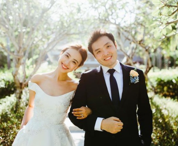 朱千雪於2019年6月宣布與拍拖5年的男友Justin結婚,享受幸福太太生活。