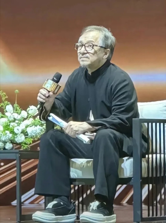 不少網民在留言區忍不住感嘆，「總以為他們永遠不會變」、「突然覺得我的童年真的已經在結束了」等等。