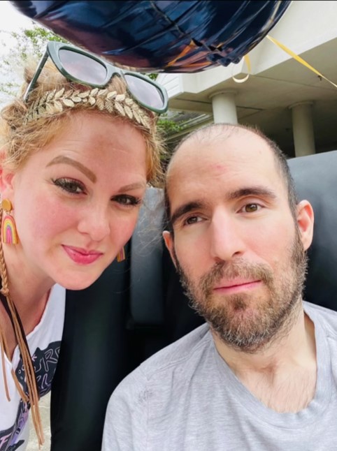 她決定與Brandon離婚，然後申請成為他的法定監護人，希望不以妻子、改以家人的身份繼續照顧他。