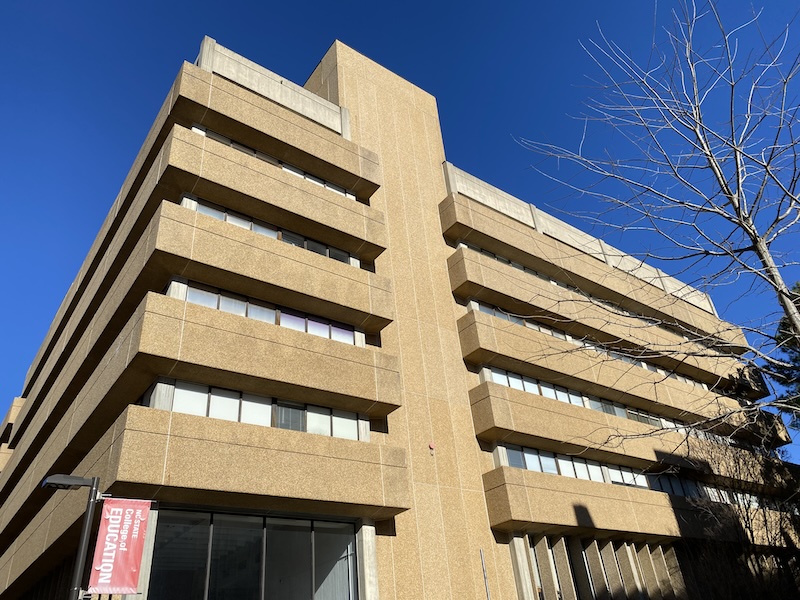 美國北卡羅萊納州立大學羅利分校的Poe Hall驚爆共152位師生集體患癌,他們都被先後診斷患有淋巴癌、甲狀腺癌與乳腺癌等。