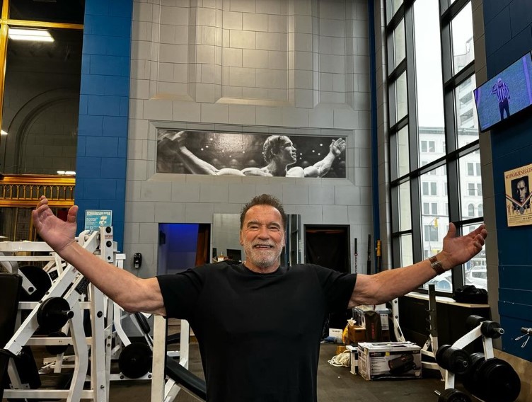 近日,Arnold於個人網台節目「Arnold‘s Pump Club」分享自己在3月18日接受心臟起搏器植入手術的經歷。