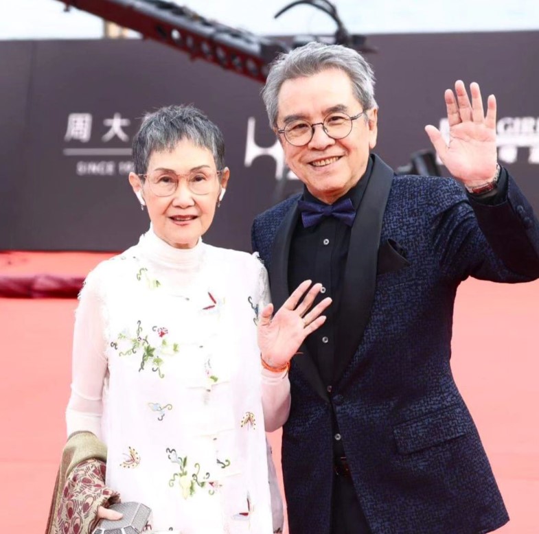 姜大衞與女星李琳琳拉埋天窗,兩夫妻在多年的互相陪伴下,姜大衞終在昨晚完成了一個人生成就,並於台上深情感謝太太李琳琳。
