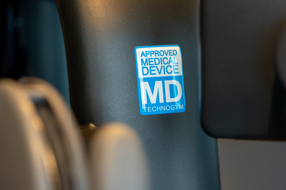 都市人常有圓肩及下背痛等問題，在專人指導下使用MD 級別器材，有助強化及矯正背部及腿部肌肉，應用在治療上，效果尤其出色。