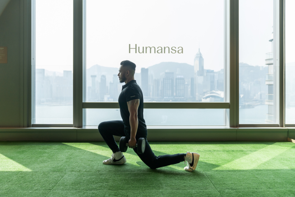 Humansa於尖沙咀及中環均設有物理治療及健身中心，尖沙咀旗艦店擁有270度維港景致，望著平靜的臨海美景做鍛鍊，大大增加做運動的樂趣。