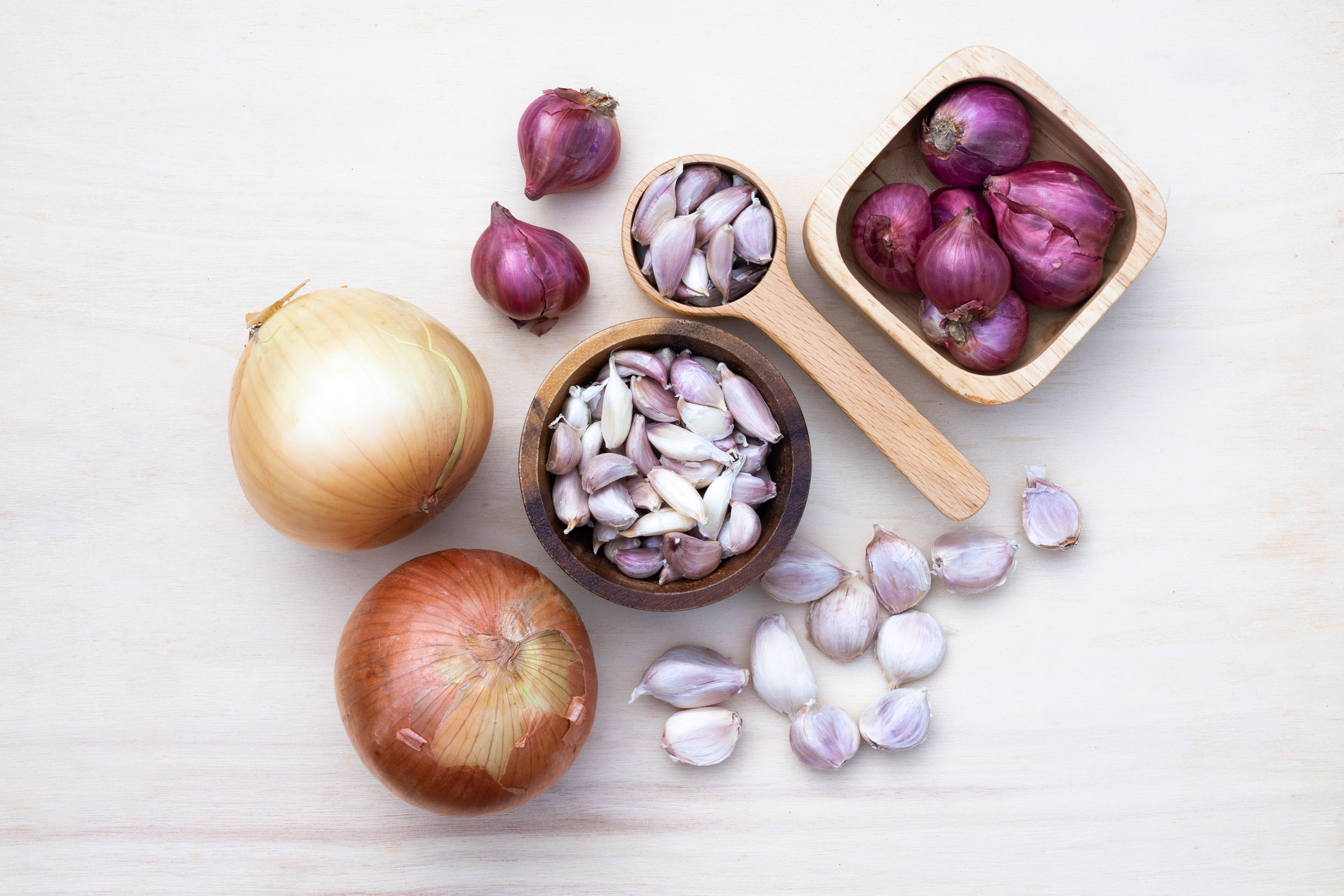 減少食用一些容易產氣的食物，這些食物都會導致患者更容易散發出臭味或讓糞便氣味更加嚴重。