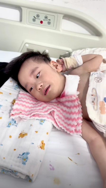 才剛處理完大女兒的後續事情，沒想到在小女兒淇淇出生28日後突然腦出血，最終被醫生診斷為重度腦癱。