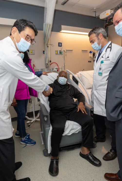 醫院表示，在手術完成後新器官功能良好，也無需再進行透析，相信移植豬腎可以運作至少兩年。