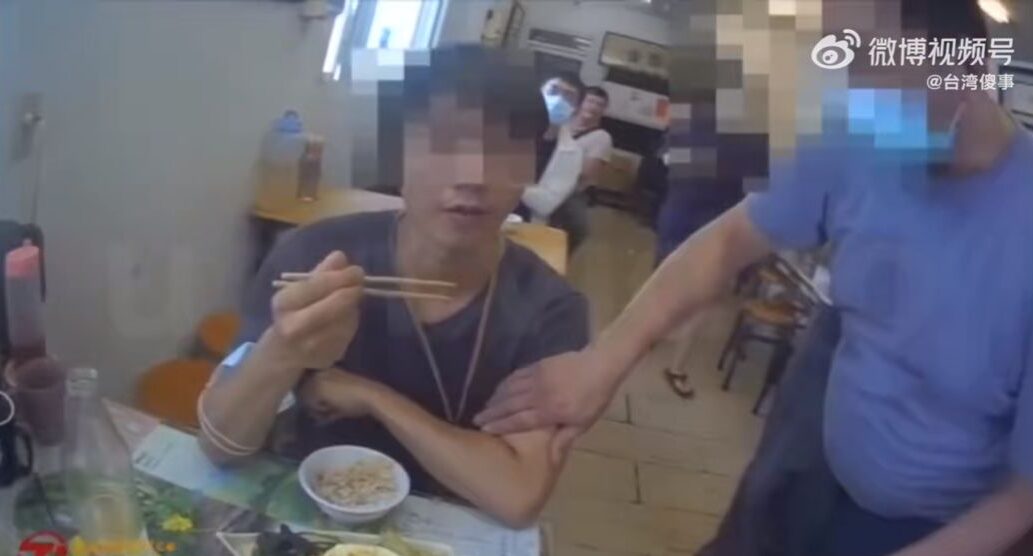 台中市一名男子於本月3日到一間火雞肉飯店用餐,惟餐點送到後,老闆見該男子只是提起筷子就保持著筷子懸空的狀態,上前關心後發現該男子的症狀異常,毫無反應。