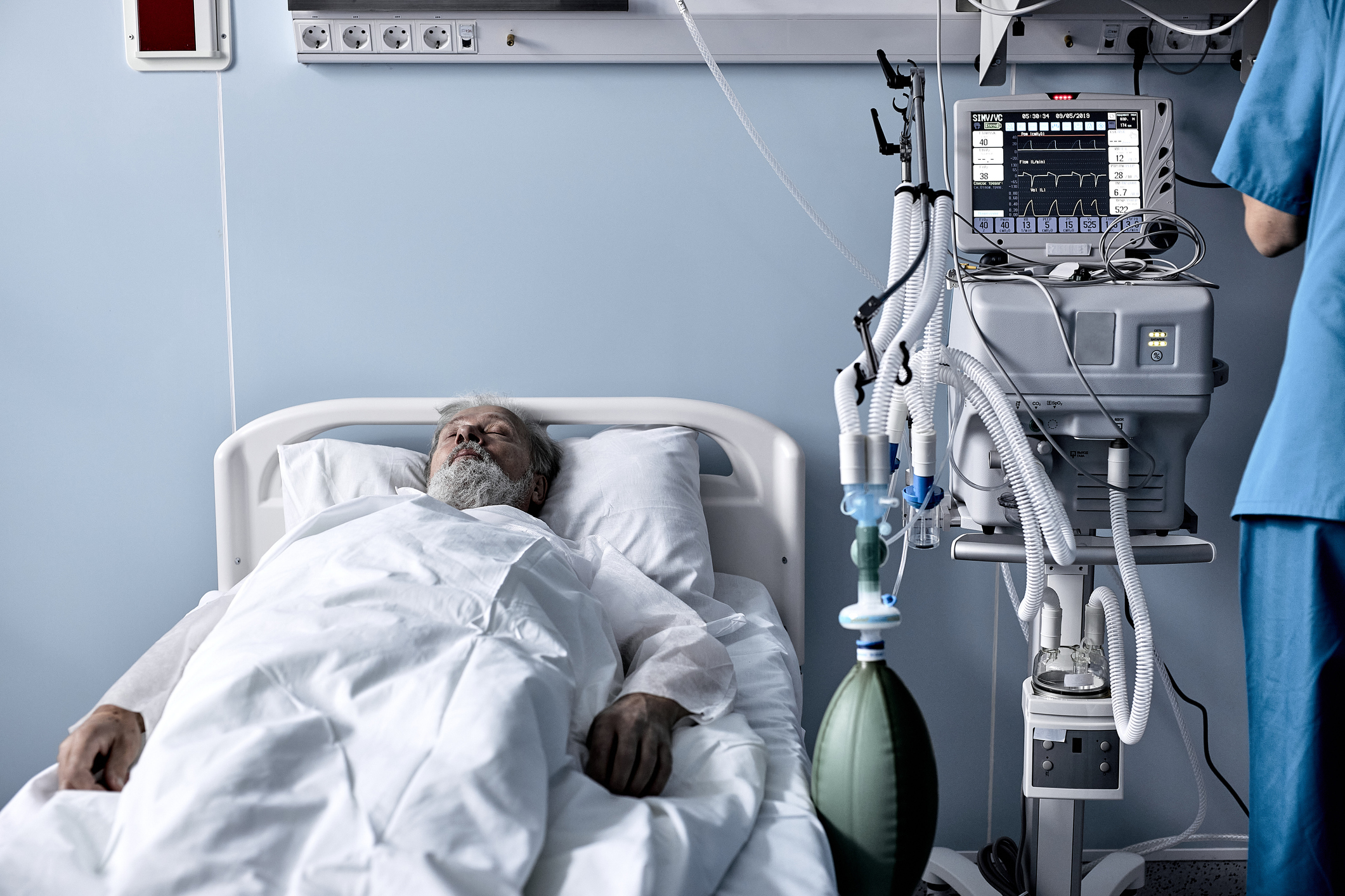 臨終關懷護士指患者在臨近生命結束前都會發出「嘎嘎」的聲響，而這種現象屬於正常反應，無需擔心。