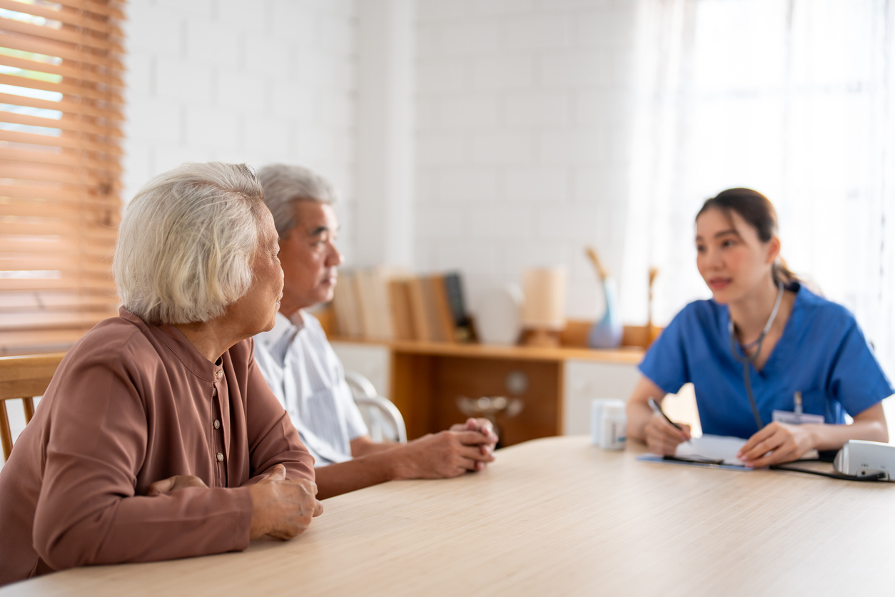 73歲的婆婆曾患有痔瘡、便秘、不規律排便出血的症狀,起初以為只是長期久坐導致的老毛病,並沒有太在意。
