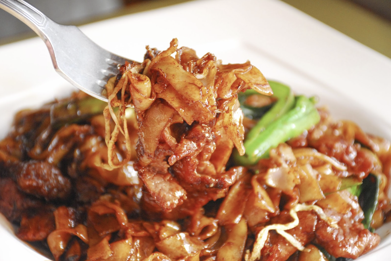 乾炒牛河、焗豬扒飯和福建炒飯都屬於高鈉食物。