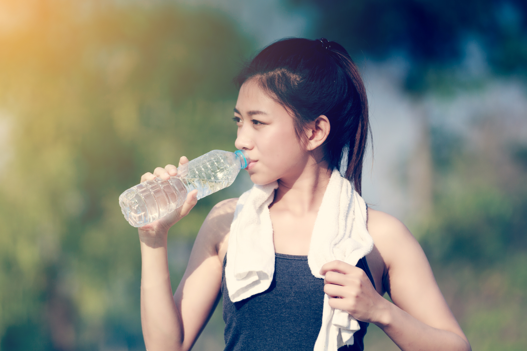 經常運動大量出汗的人建議多喝水！