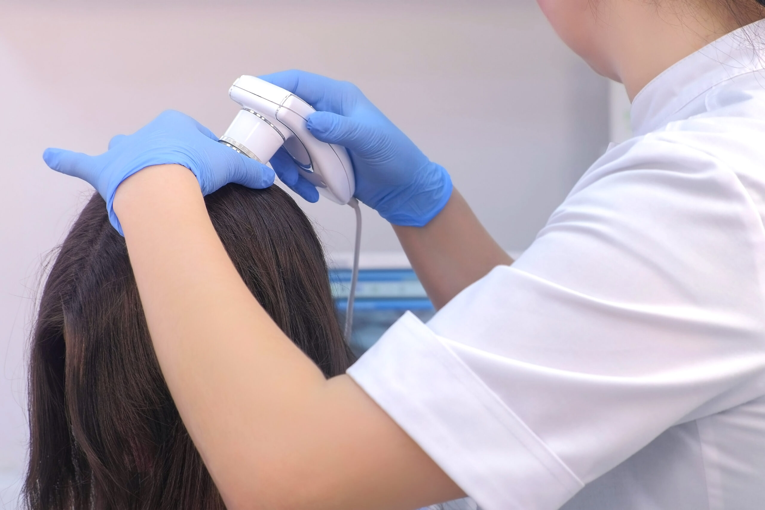 更年期會出現膠原蛋白和彈力蛋白流失的問題,影響頭髮豐盈度及頭皮健康。