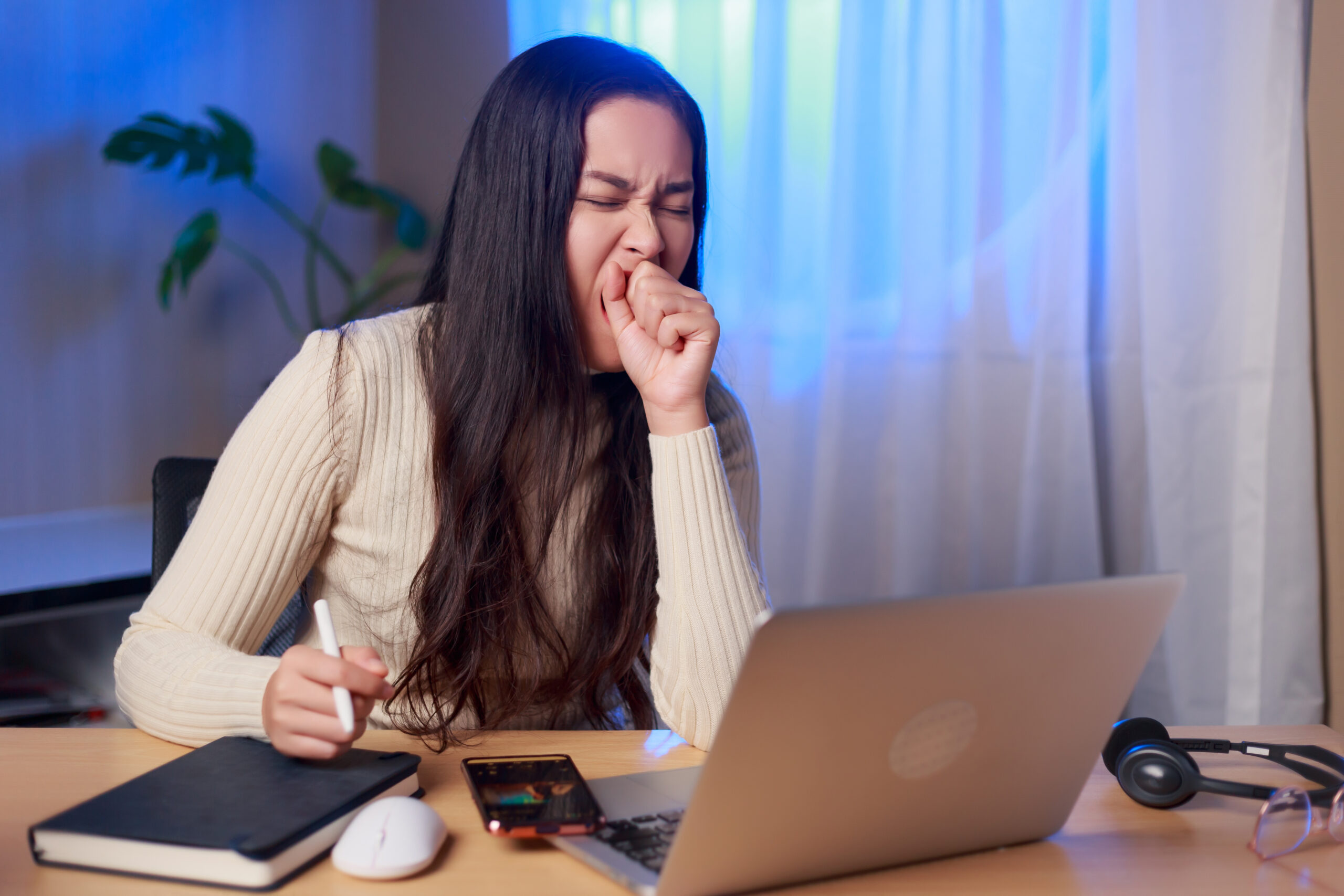 經常推夜而導致作息失調，亦有可能影響卵巢功能。