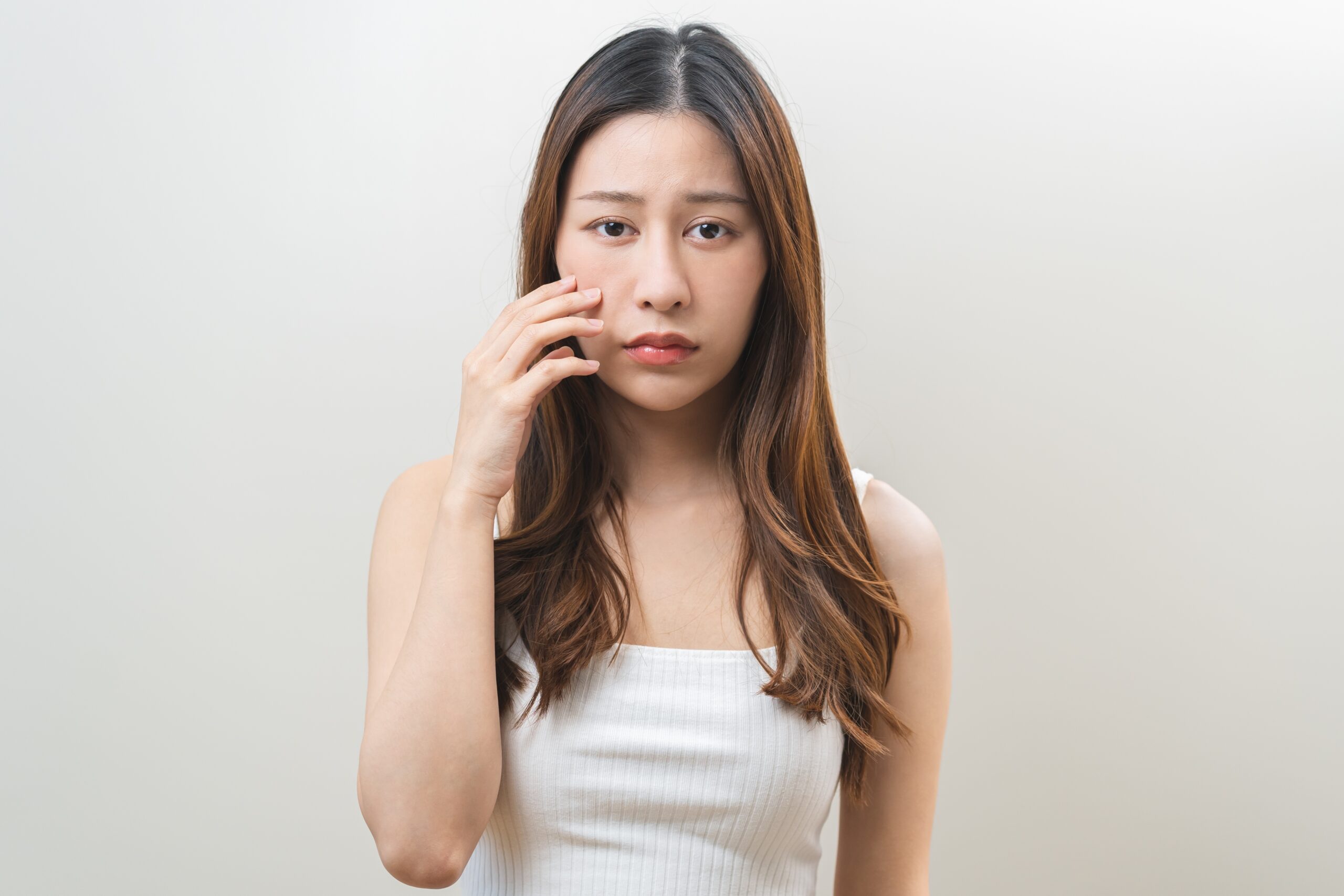 啞敏感肌想變得水潤透亮不是夢,只要跟足醫師的建議選擇美白護膚品,就可拆解美白謬誤並擁有透亮水光肌。
