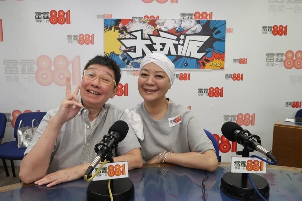 金燕玲分享,她的雙親都因癌症去世,但起初對家族遺傳問題輕視,未經常進行婦科檢查。直到2019年接受子宮頸抹片檢查時,發現體內癌指數異常,最終確診患有子宮頸癌2期。