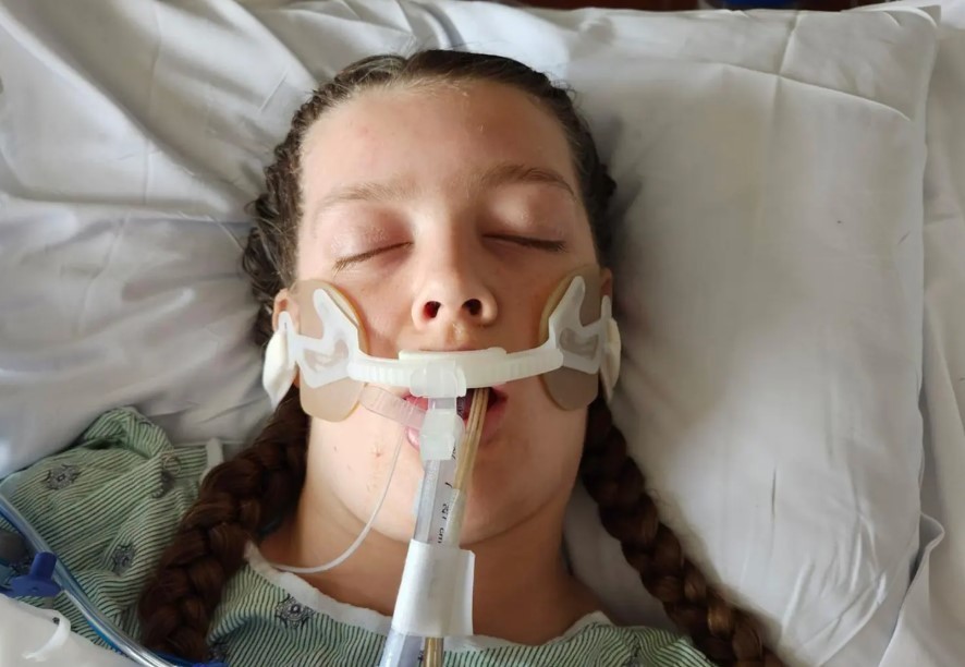 Hannah父親稱,當時一家人趕到學校,為她注射腎上腺素並急召救護車,現場急救人員亦隨即進行急救,但Hannah完全沒有任何反應,甚至在救護車上突然癲癇發作,心臟停止了幾分鐘。Hannah送往醫院搶救,不過在5日後,她的大腦因缺氧已受到不可逆的嚴重損傷。