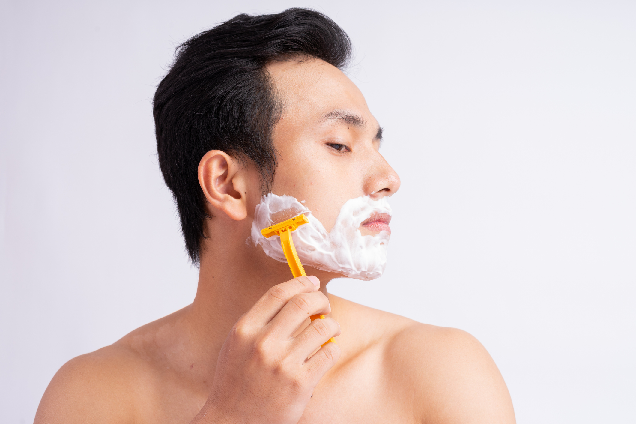 剃鬍鬚是毛囊炎風險因素之一。