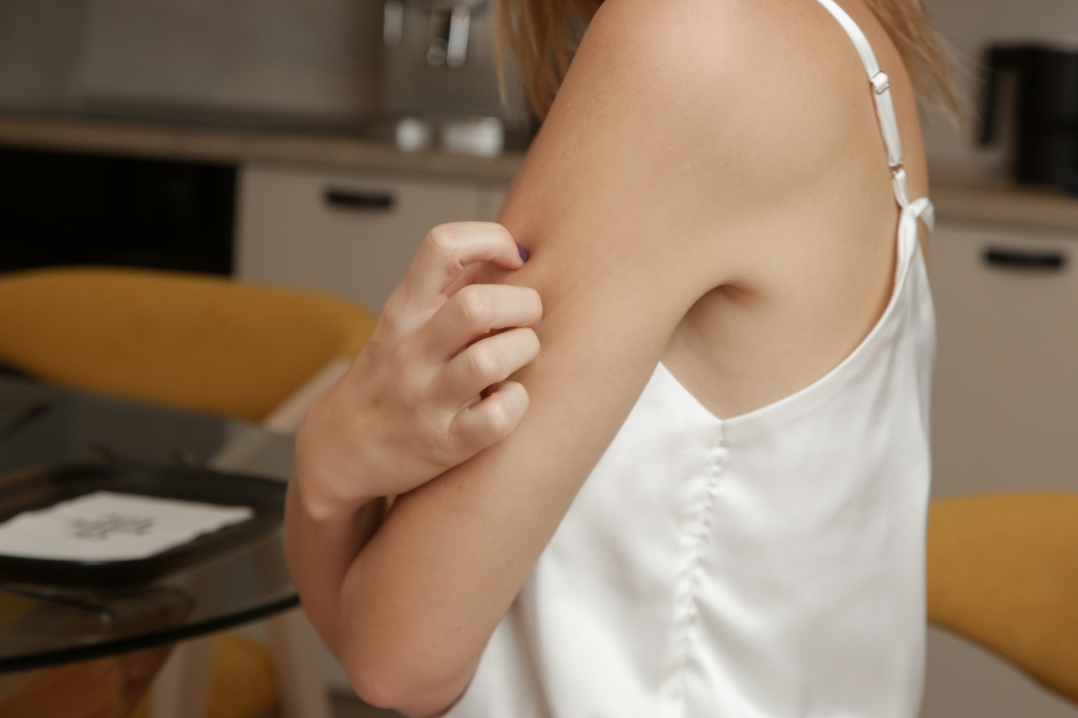 患者的症狀通常會跟著毛囊炎的具體類型與嚴重程度而有所不同。