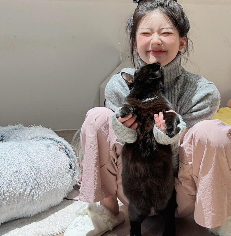 趙露思坦言,從2019年開始她就開始感受到抑鬱症的症狀,但總是用「別小題大作」、「保持開朗」來安慰自己。