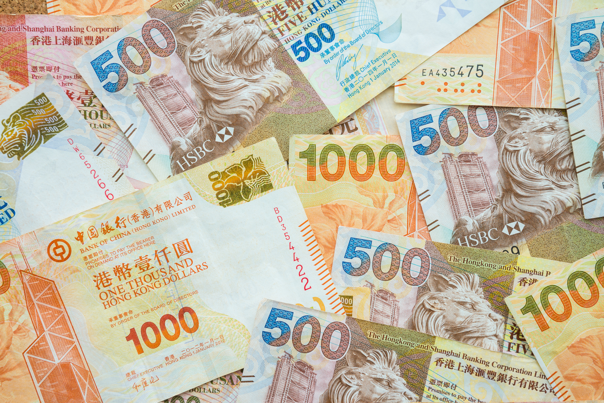 多數銀行提供HK$3,000、HK$4,000或HK$6,000的新鈔及迎新鈔套裝，並支援ATM換鈔及電子利是，讓市民更省時、方便又環保地準備利是。