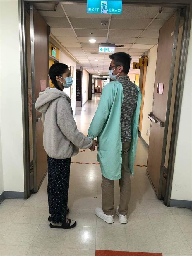 包小柏的女兒包容,2021年因「再生不良性貧血症(aplastic anemia)」離世。