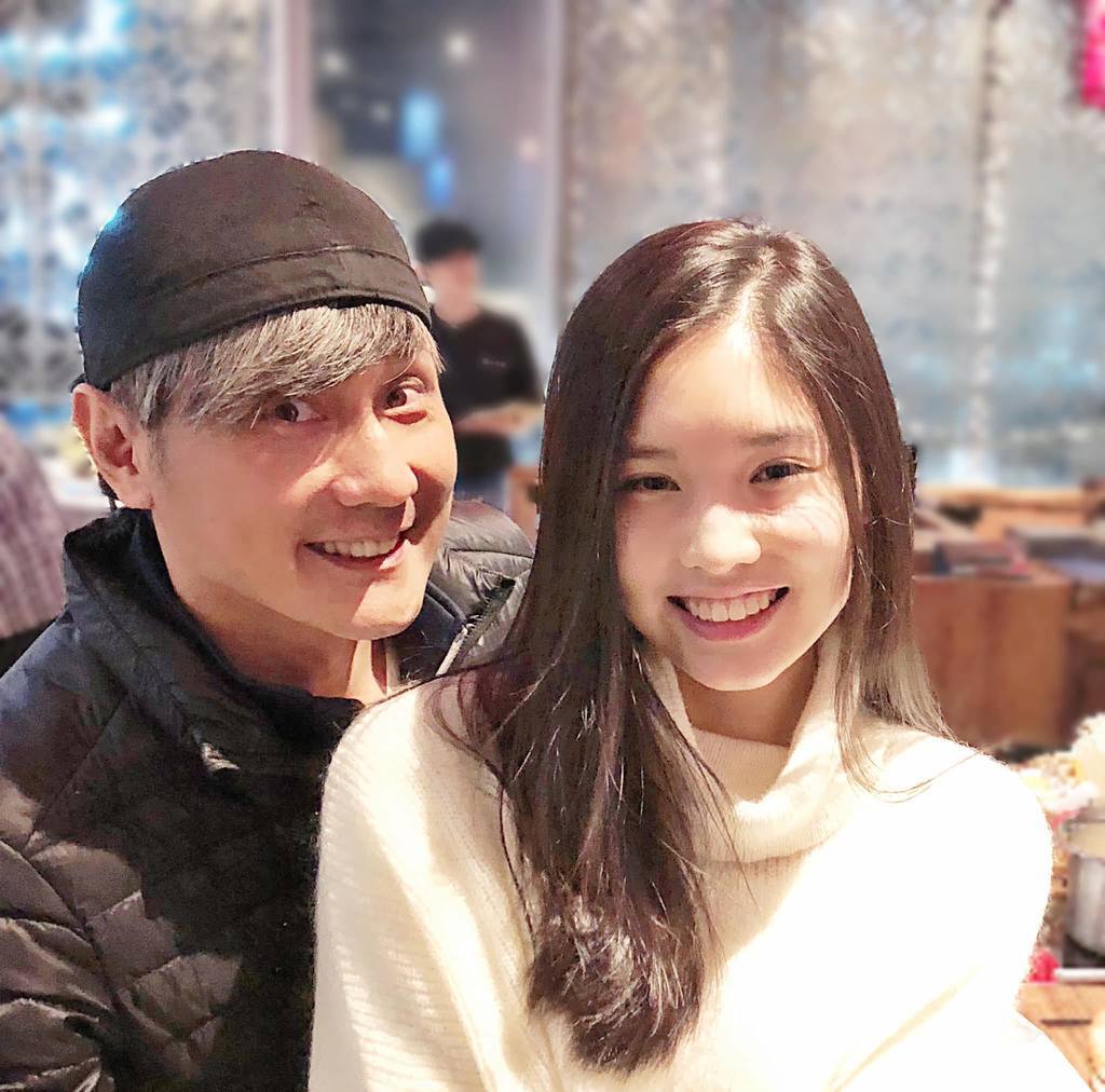 57歲台灣資深音樂人包小柏的愛女於4年前,因患上罕見血液疾病不幸離世,包小柏近日在節目中坦言仍陷喪女之痛,且「沒打算走出來」。