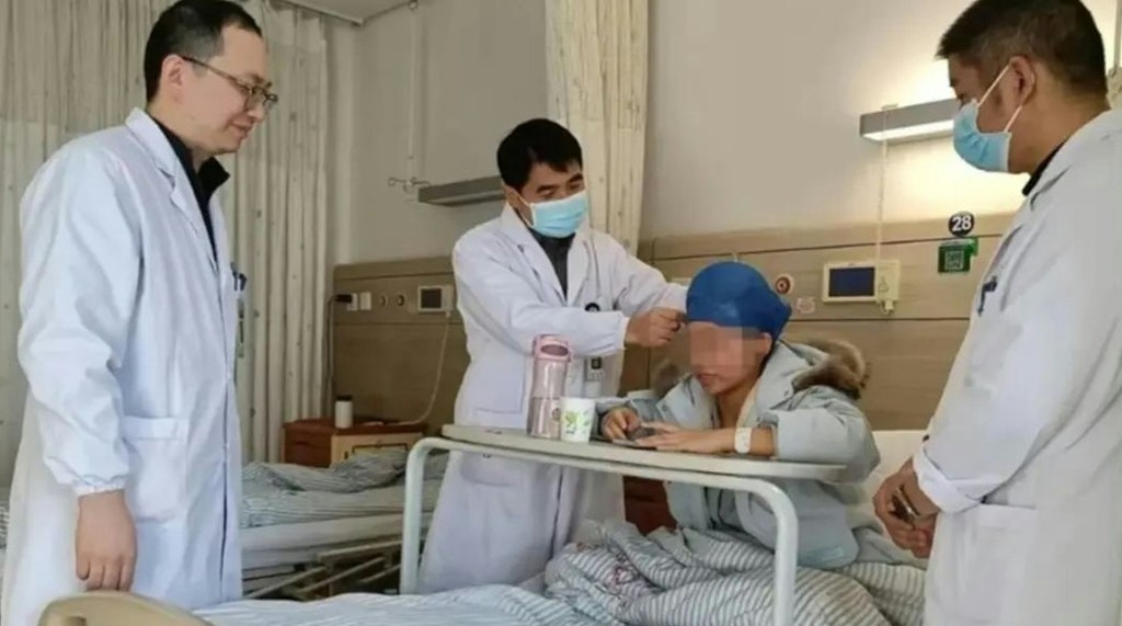 小劉術後接受媒體訪問時表示，直言這些並不重要、最重要的是救父親：「實在不行，以後還可以戴假髮。」、「爸爸生我養我，只要能救爸爸，用我全身的皮我也願意。」