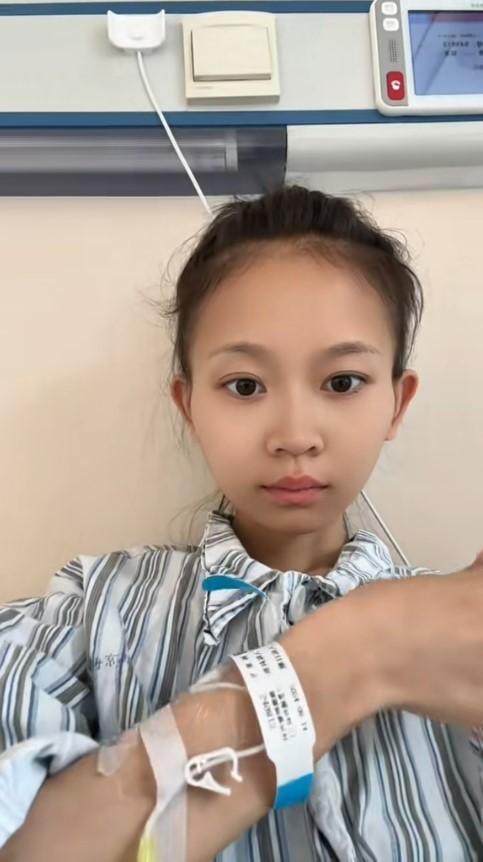 她將抗癌過程形容為「打怪獸」,幾年來一直積極對抗疾病。今年1月初,她還分享近況,配文感謝觀眾支持:「你們的一句加油,我堅持了1年又1年」。
