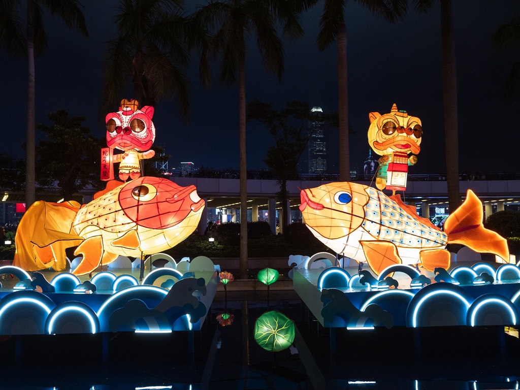 《燈魚躍動·歲歲豐盈》花燈,靈感來自年畫,寓意「年年有餘」,相當有意義~