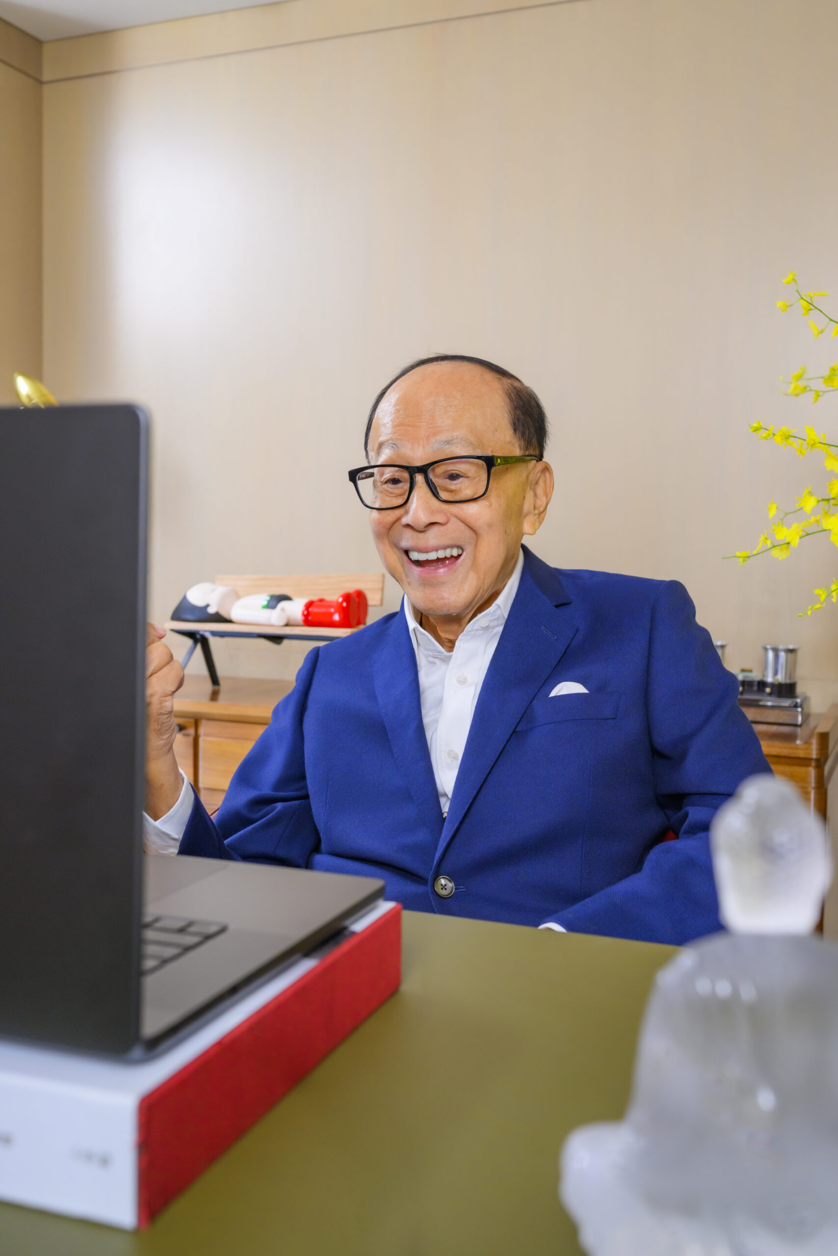 李嘉誠基金會與養和醫院心臟科中心合作推動的「心臟導管介入資助計劃」成效斐然,六年來累計投入3000萬港元,成功為109名心臟重症患者提供關鍵手術支援。