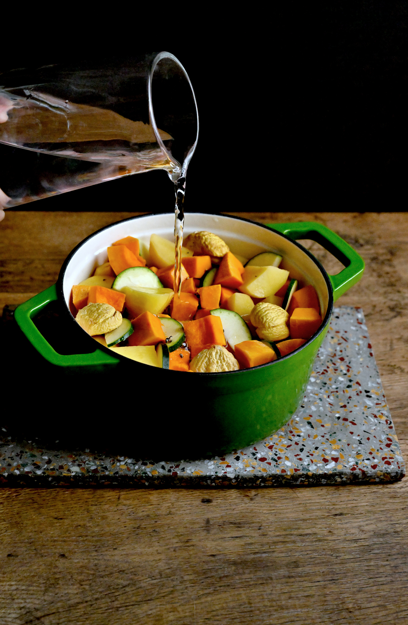 按照以下食譜親自煲湯，在家也能品嚐到健脾補腎的美味湯水。