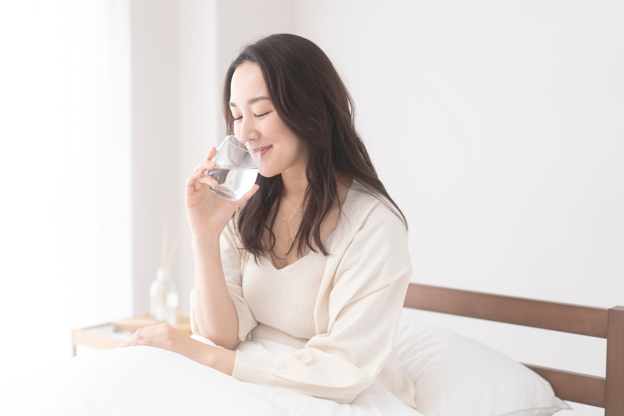 適量的水分攝取對維持肌膚水潤至關重要。