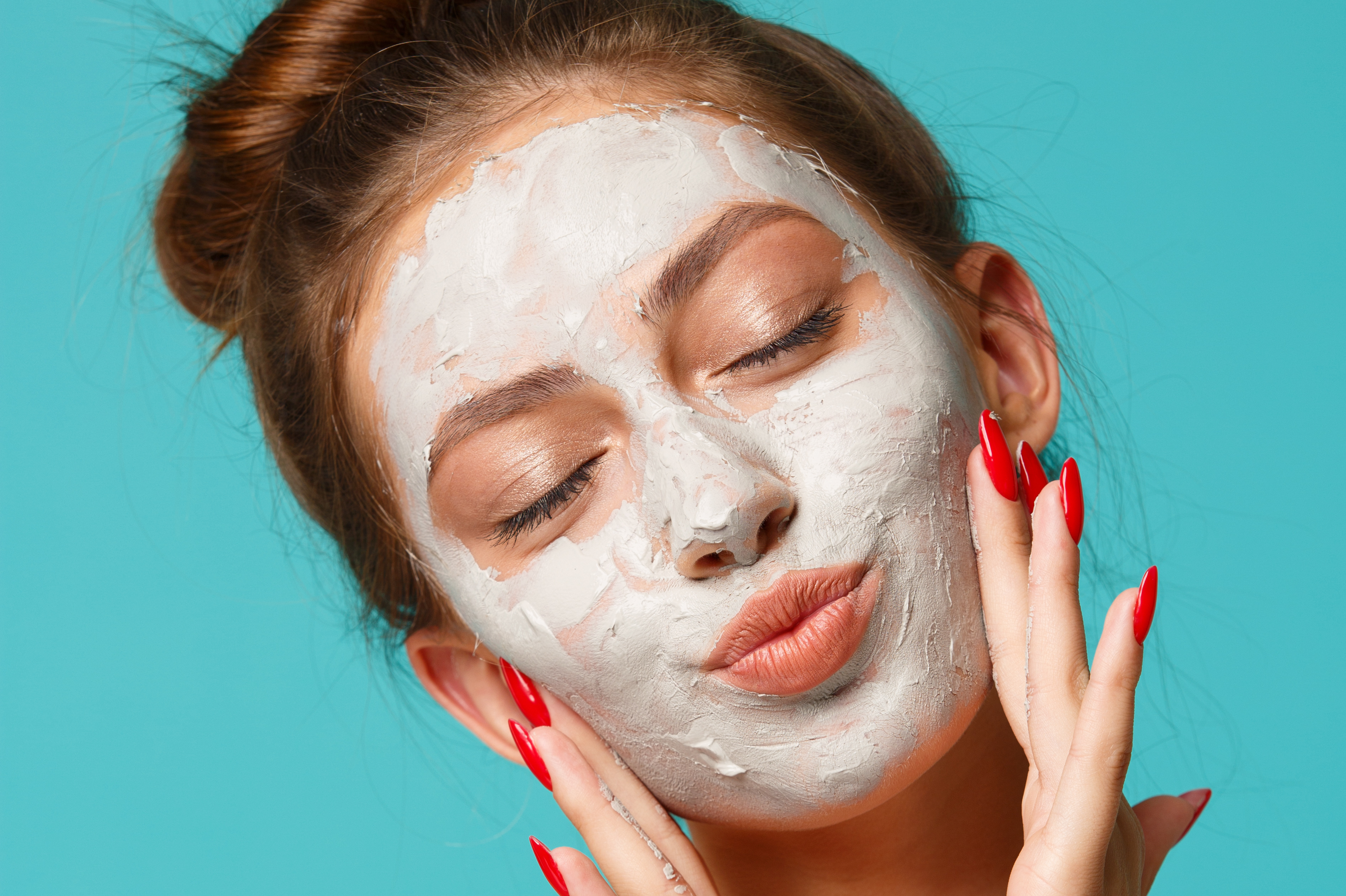 痘痘肌並非不能敷面膜，重點在於挑選具有控油、抗菌、消炎功效的產品，避開刺激性成分