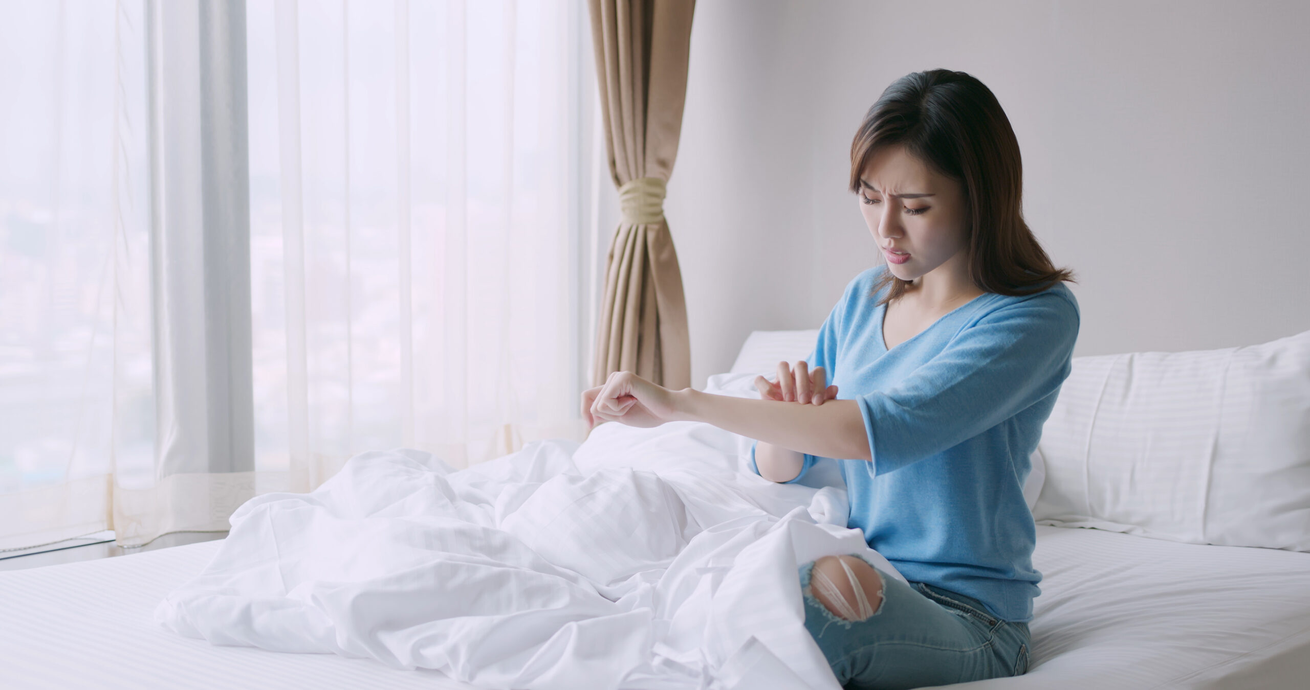 生熟地土茯苓湯有清熱解毒、涼血潤燥的功效，特別適合濕熱引起的皮膚問題。