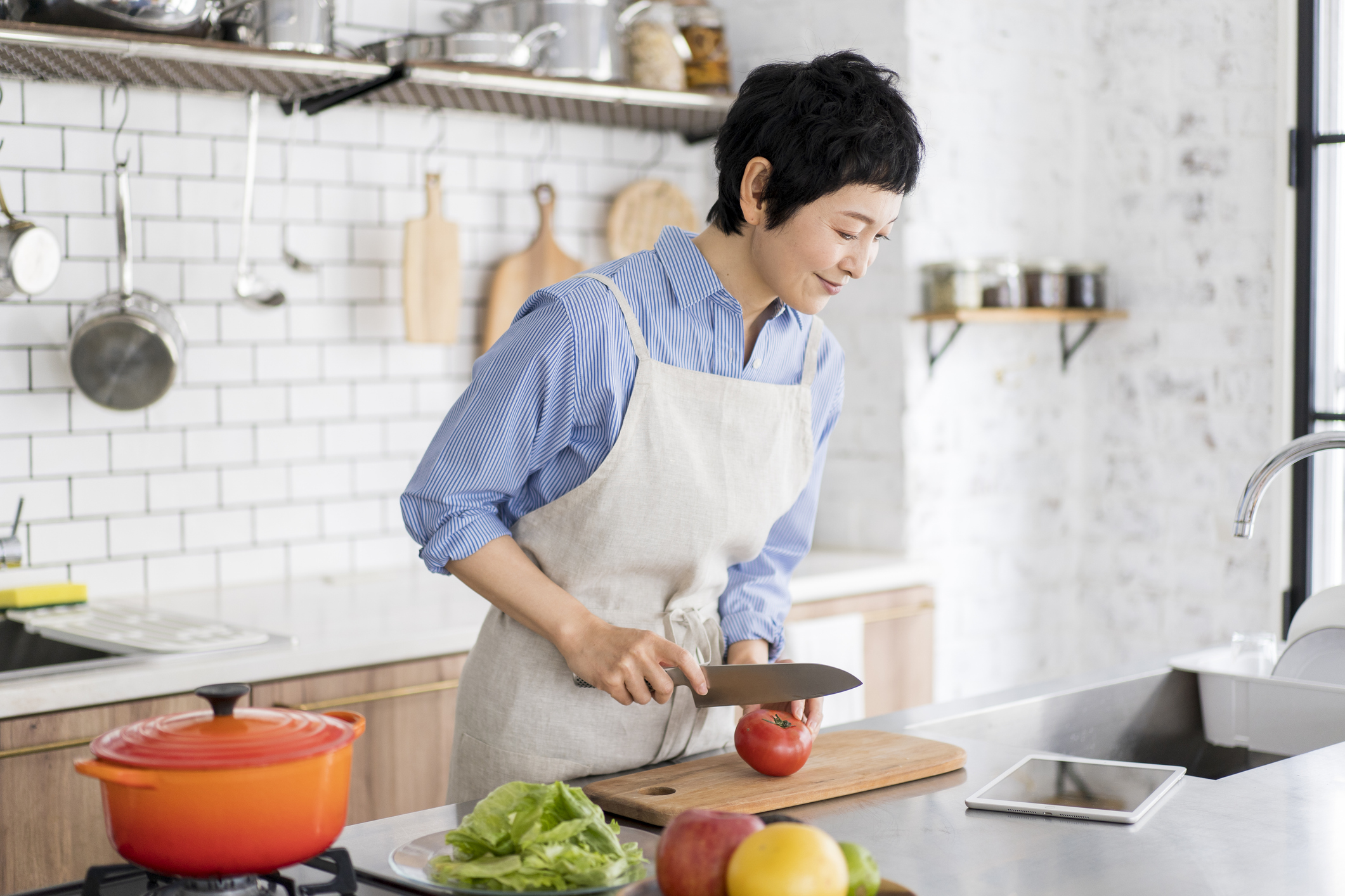 燉煮老火湯時，食材切大塊反而更有利於營養保存。
