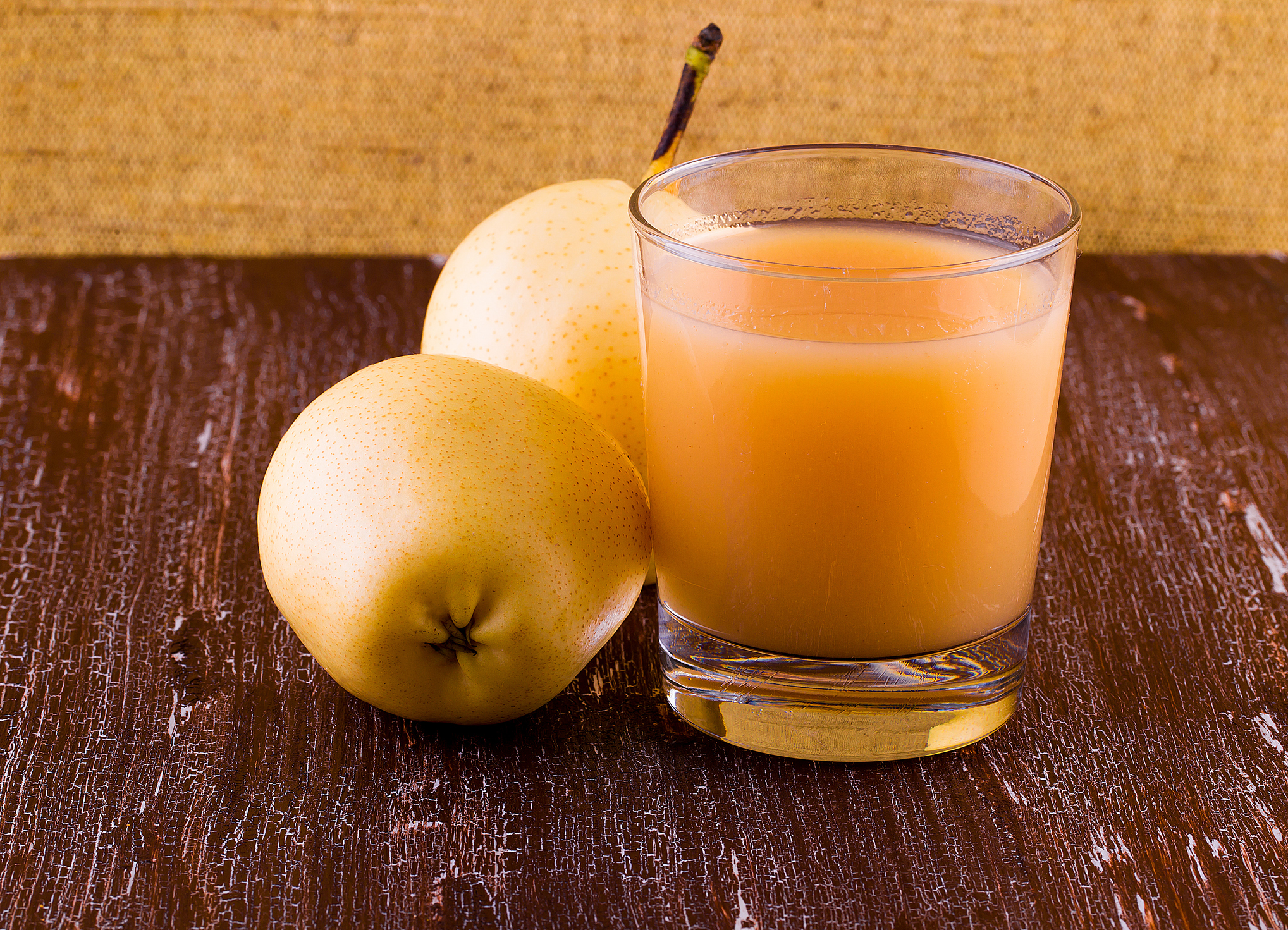 雪梨水結合了中醫食療與現代營養雙重優點，是秋季備受歡迎的潤燥飲品。