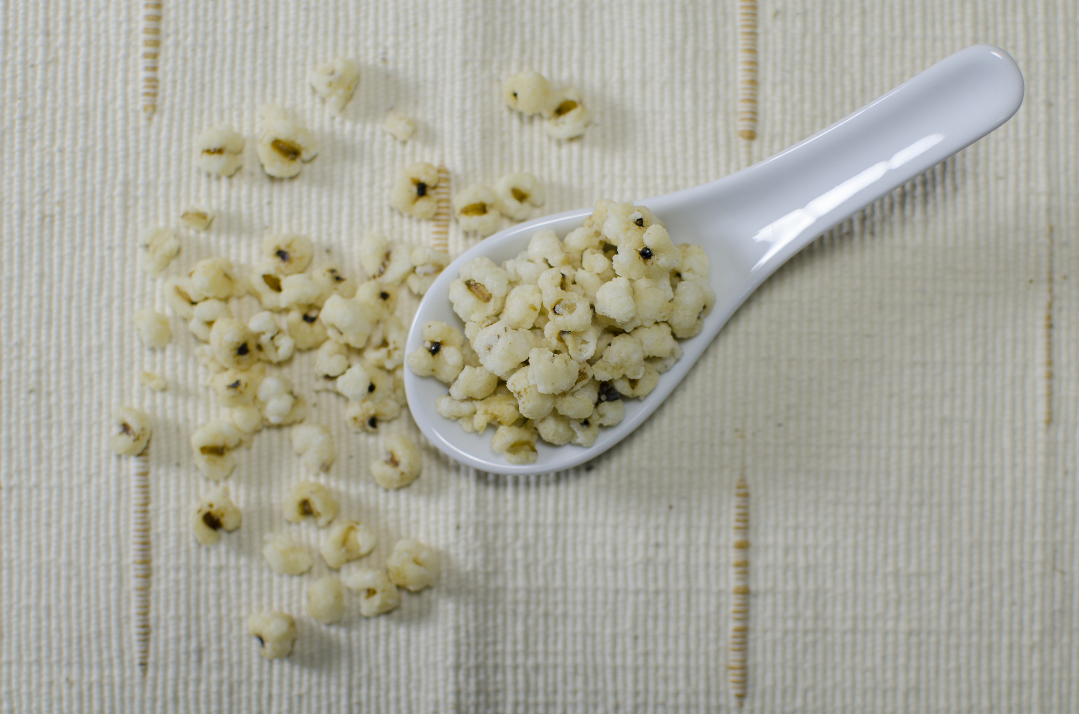 薏米味甘淡，性微寒，入脾、肺經，有健脾利濕、清熱排膿的作用。