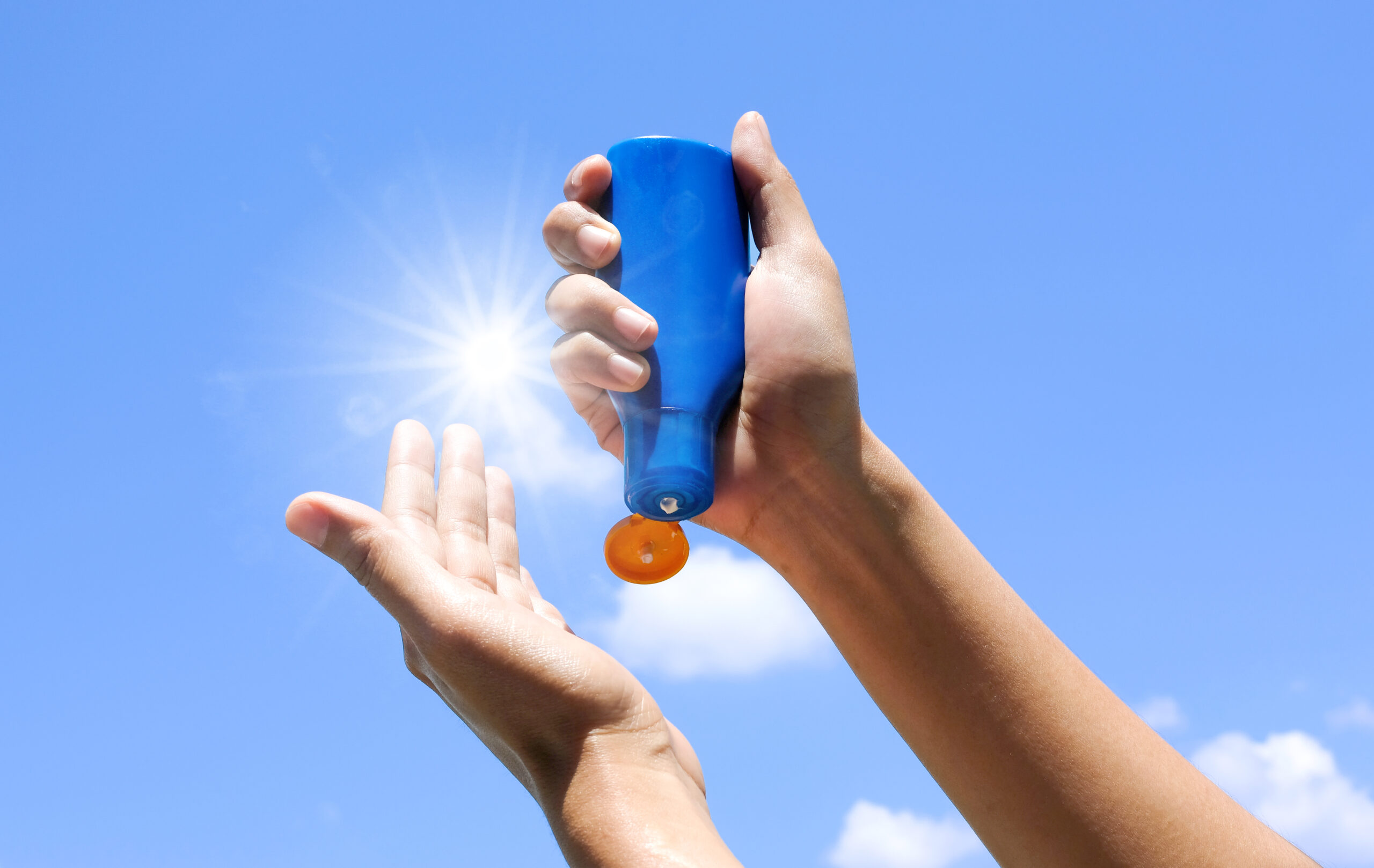 日常出門建議選用SPF30~50;若進行戶外活動如登山或海邊,則建議使用SPF50以上