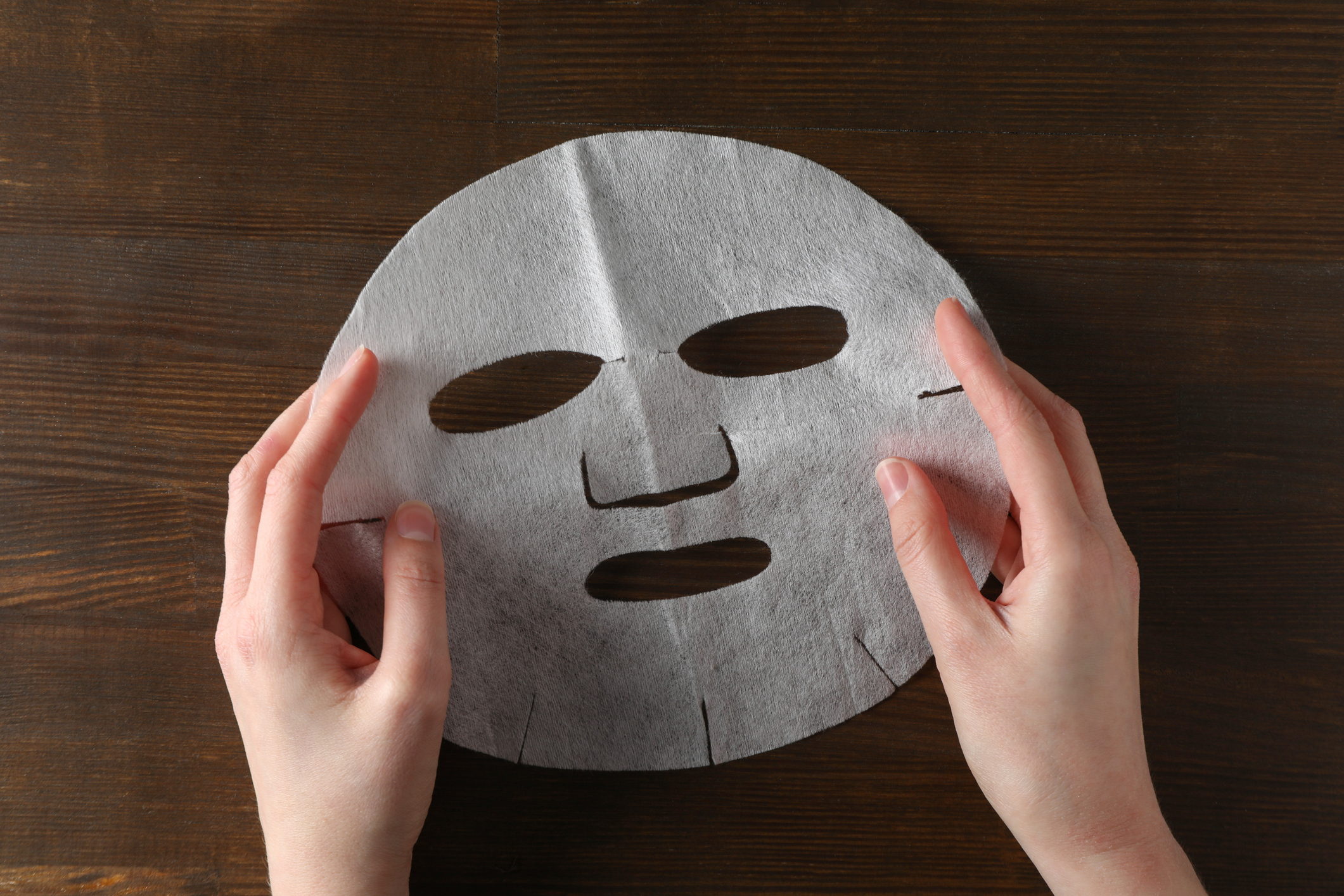 敷面膜看似簡單，但掌握正確的順序與技巧，才能確保保養事半功倍。