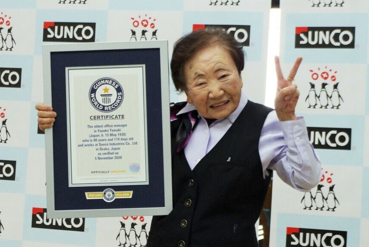 日本大阪一名高齡95歲的婆婆玉置泰子,不僅健康狀態驚人,至今仍未退休,更在同一間公司工作超過60年,打破世界紀錄成為最高齡「社畜」