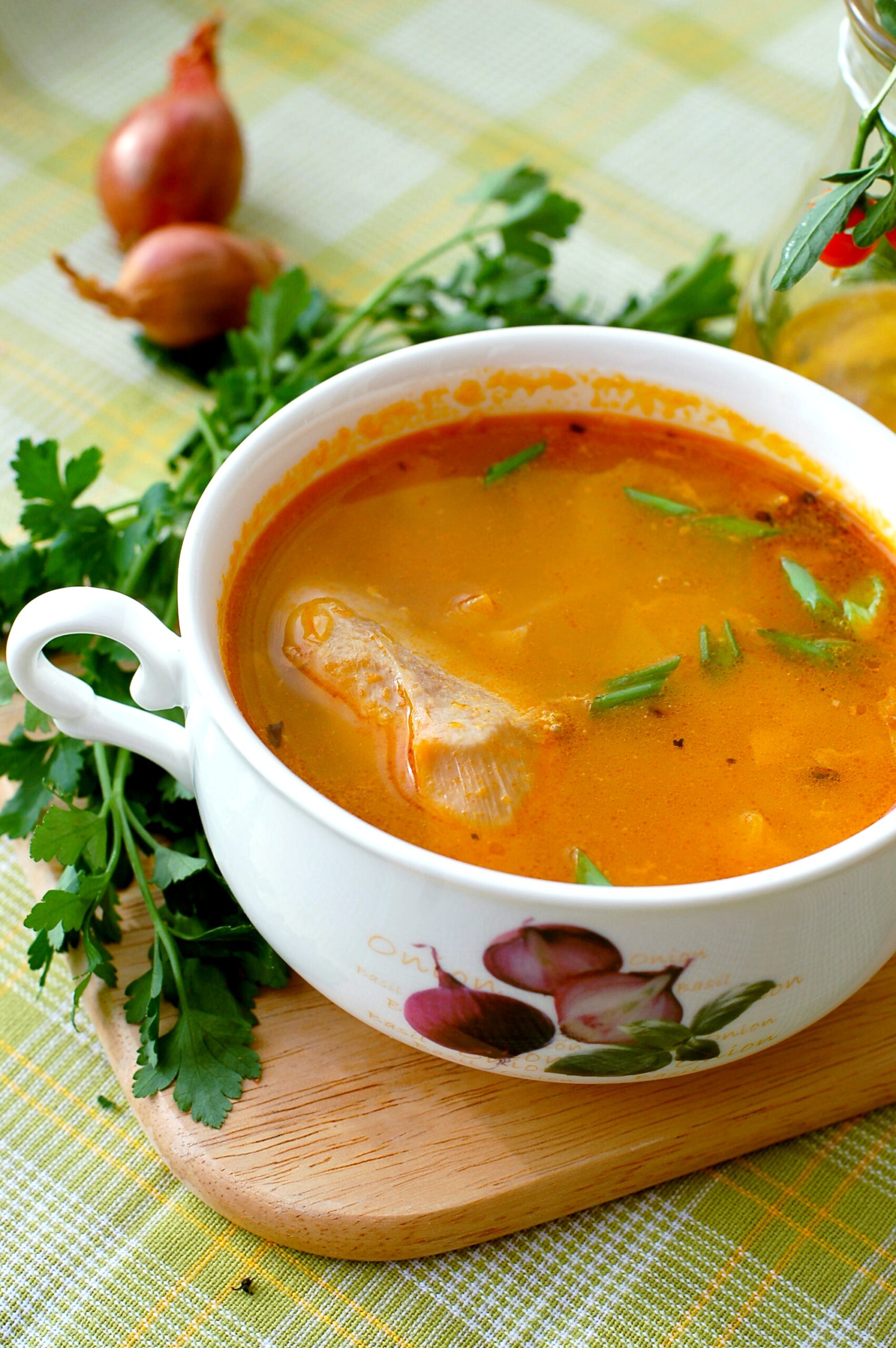 蕃茄薯仔湯可搭配肉類、海鮮或素食，創造出多樣化的風味與功效。