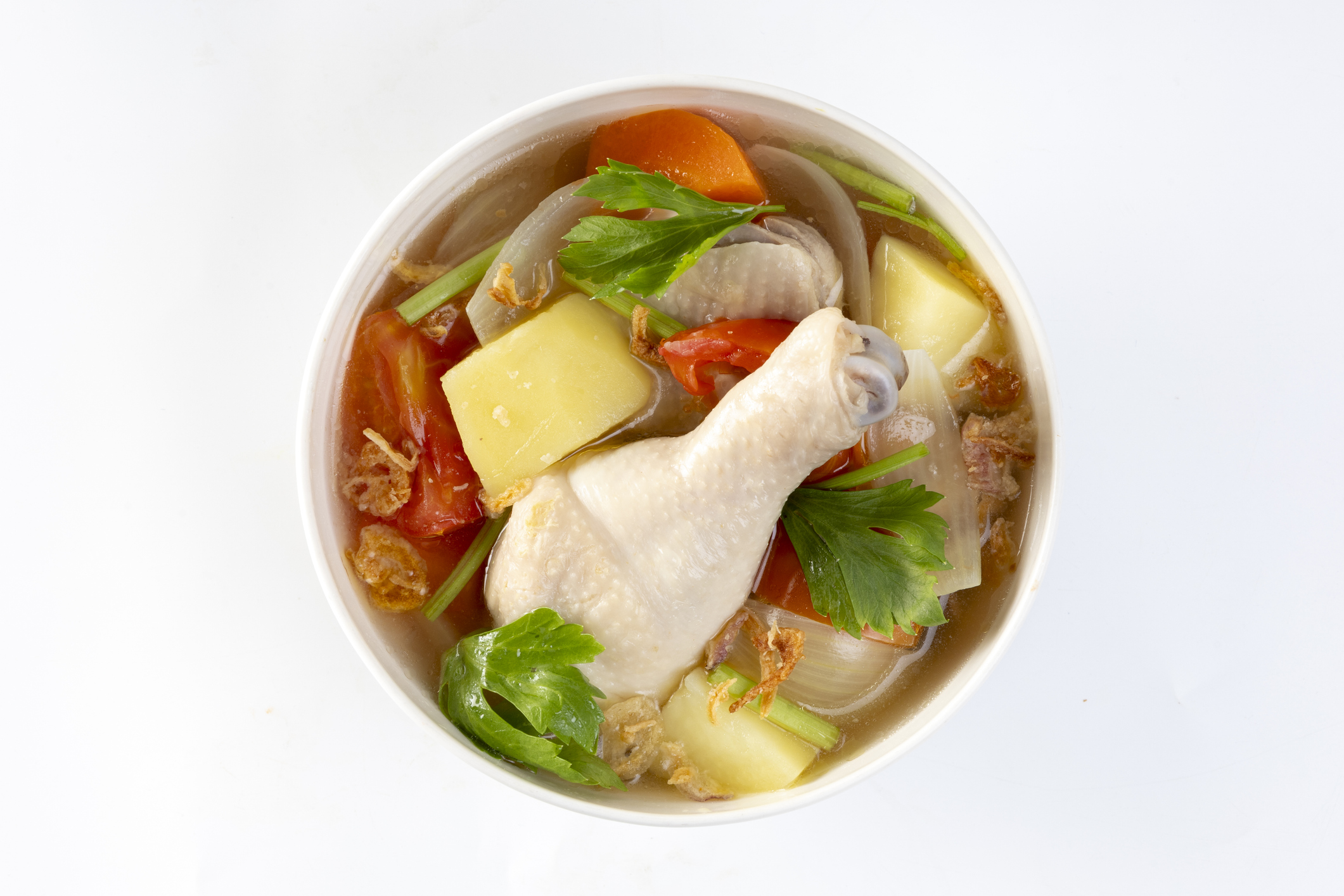 蕃茄薯仔雞肉湯是一款結合雞肉和蕃茄的清爽湯品，特別適合追求清淡或不愛紅肉者，口感豐富且營養均衡。