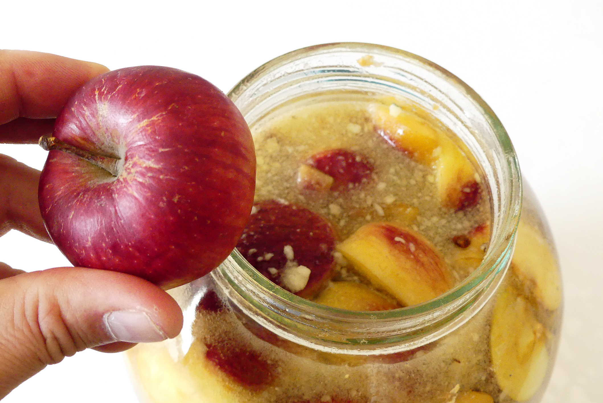 蘋果醋作為一種源自古希臘的養生飲品，因其富含醋酸且風味獨特，成為現代人追求健康的熱門選擇。