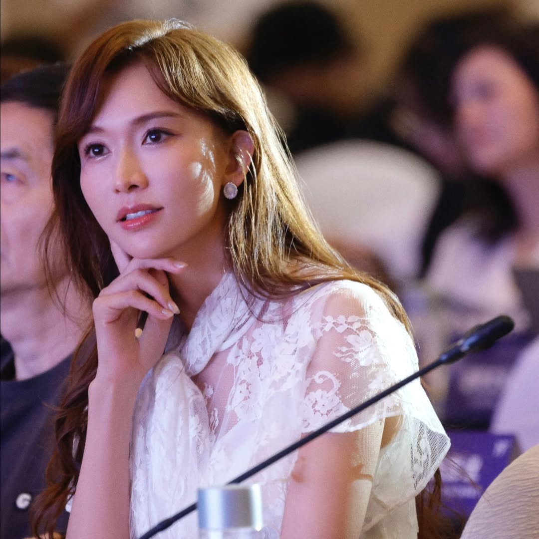 51歲的台灣名模林志玲被封凍齡女神天花板！