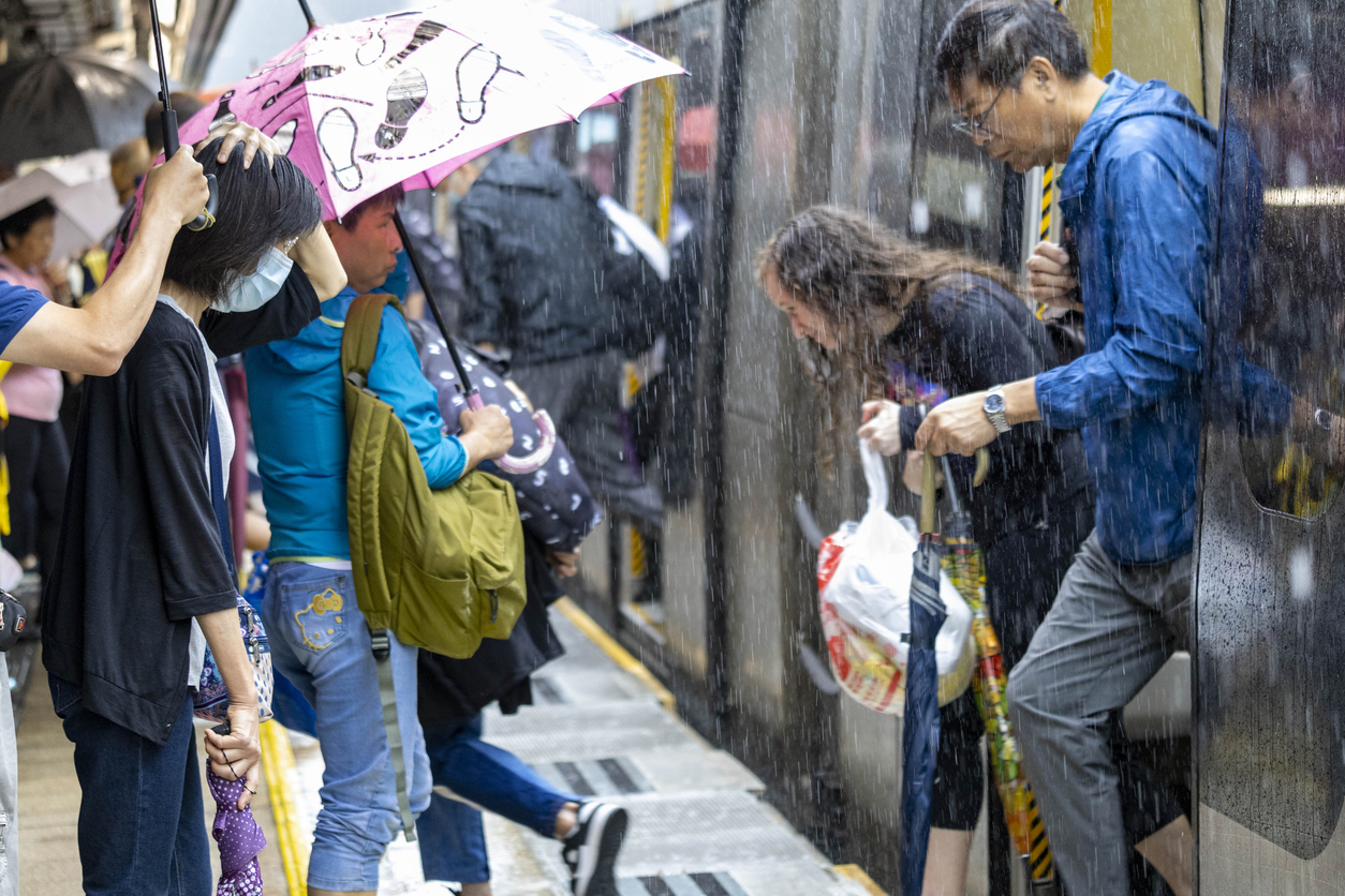 超強颱風「樺加沙」來襲,每逢打風天,網上總會出現一個疑問:「到底能不能開冷氣?」
