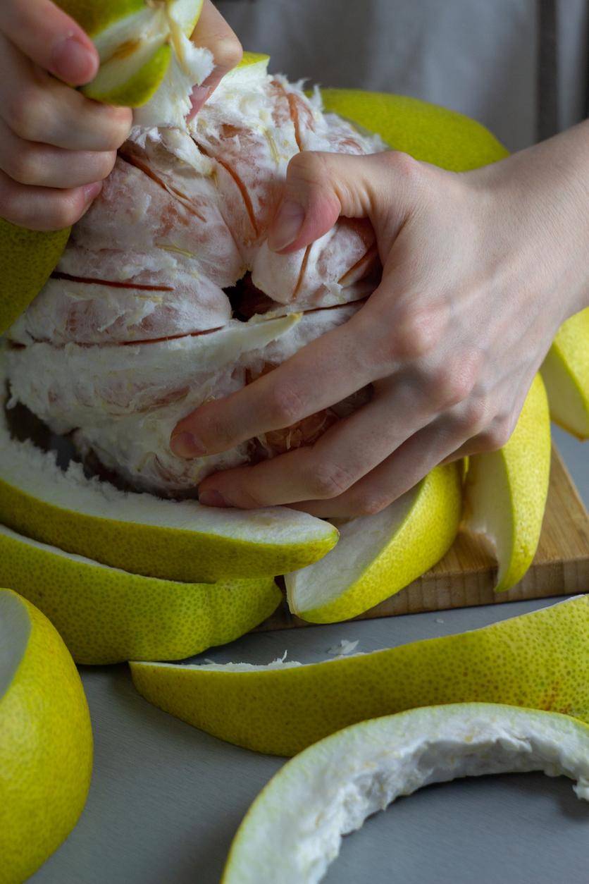 柚子果皮水富含維他命C和抗氧化成分,能幫助提升免疫力,建議每日飲用量約150~250毫升。